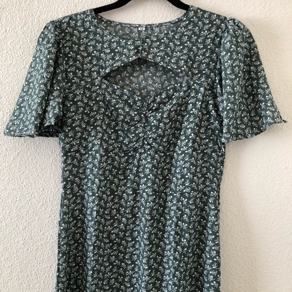 Sage green and white floral midi dress size medium - Picture 3 of 8